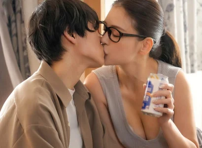 Chàng trai bị cắm sừng đau đớn được chị hàng xóm vỗ về