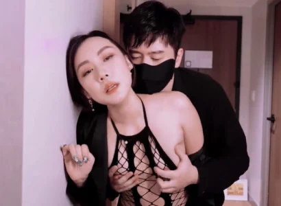 Vợ bán thân cho sếp để trả nợ nần cho chồng